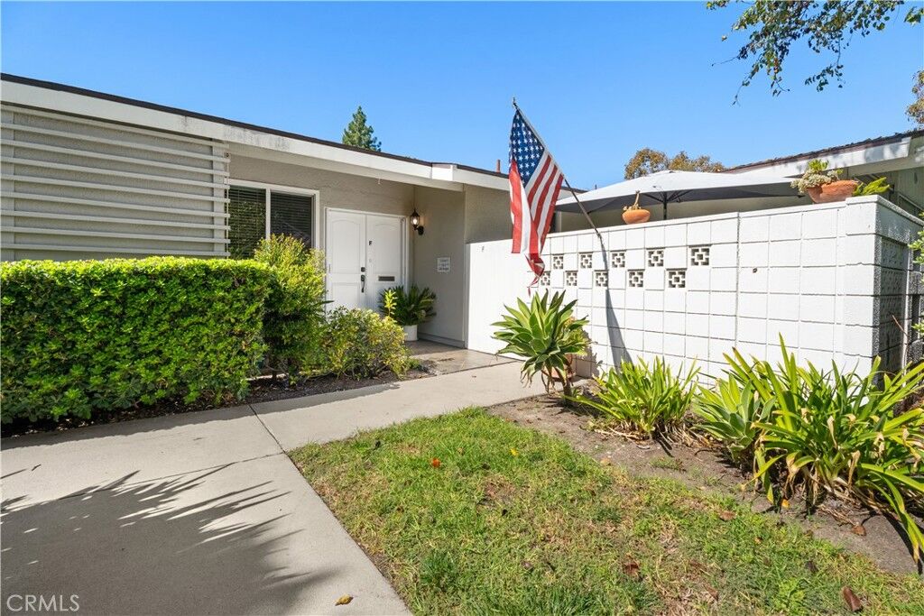 Property Photo: 759 Calle Aragon F CA 92637