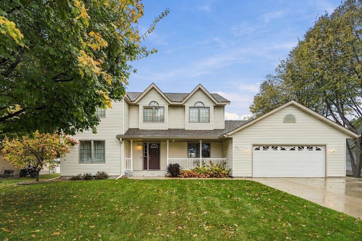Property Photo:  201 Douglas Drive  MN 55336 
