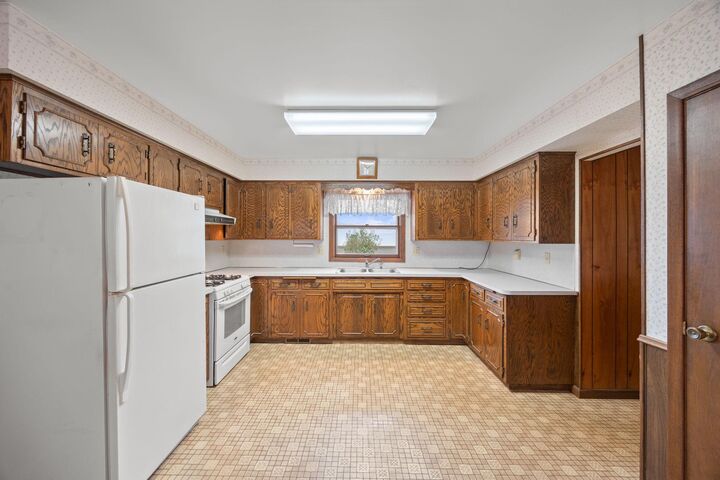 Property Photo:  900 1st Avenue N  MN 55354 