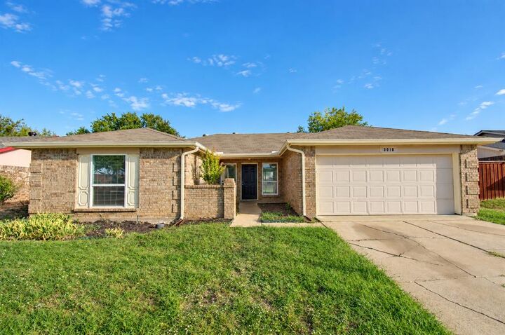 Property Photo: 3018 Meadow Creek Court TX 75052