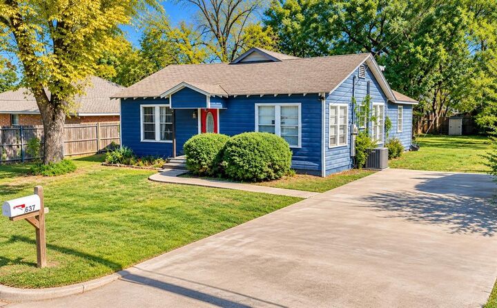 Property Photo: 637 N 15th Street TX 75110