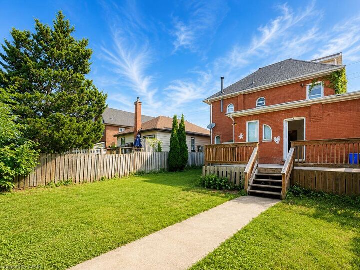 Property Photo:  219 Erie Avenue Main  ON N3S 2H1 