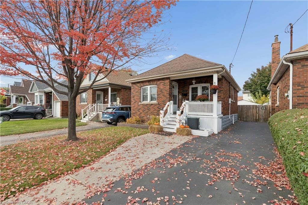 Property Photo:  101 Fairfield Avenue  ON L8H 5H1 