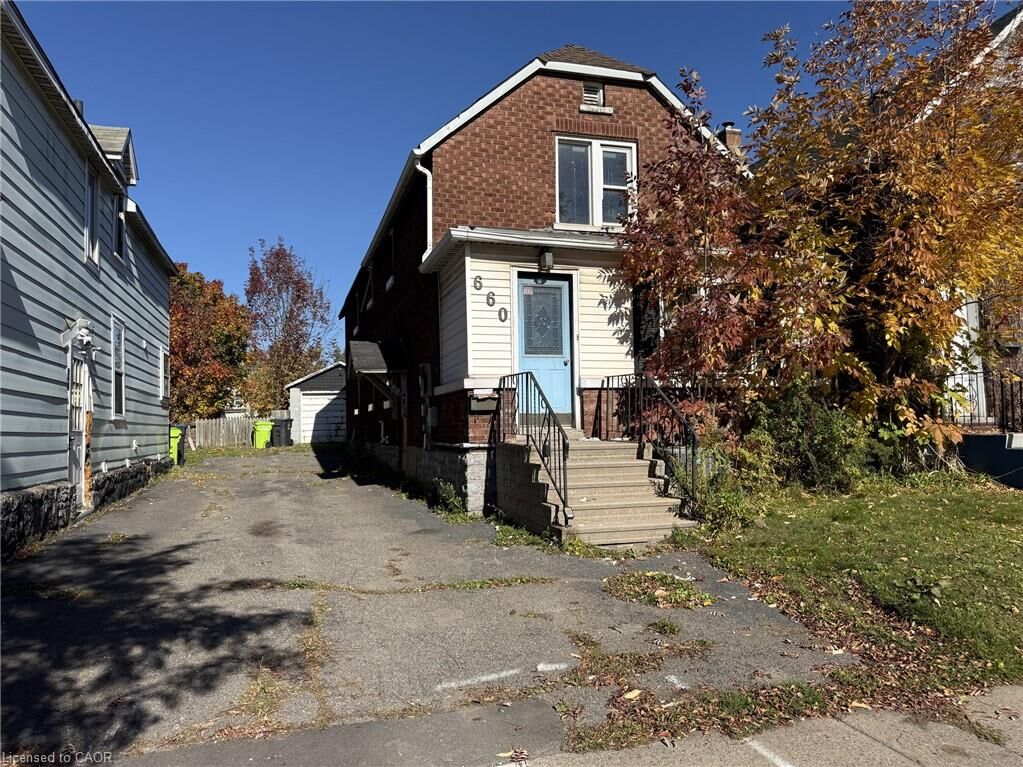 Property Photo:  660 Queen Street  ON P6A 1A9 
