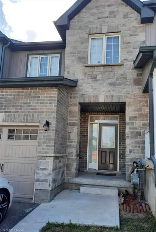 Property Photo:  82 Renfrew Street  ON N2R 0G8 
