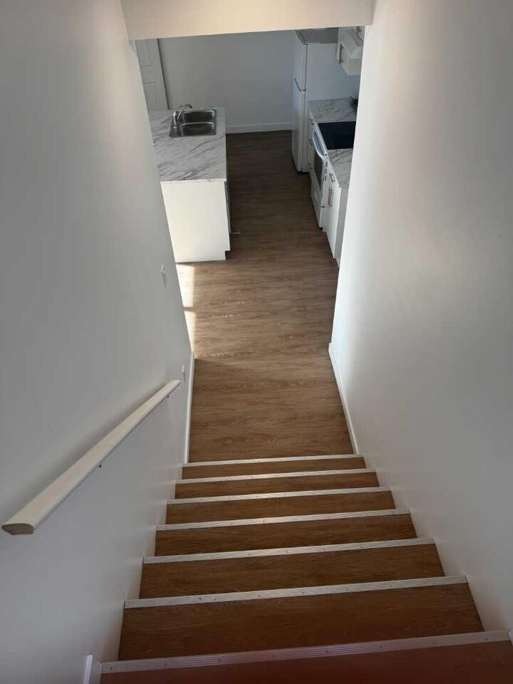 Property Photo:  212 1 Avenue E 5  AB T1R 0G9 