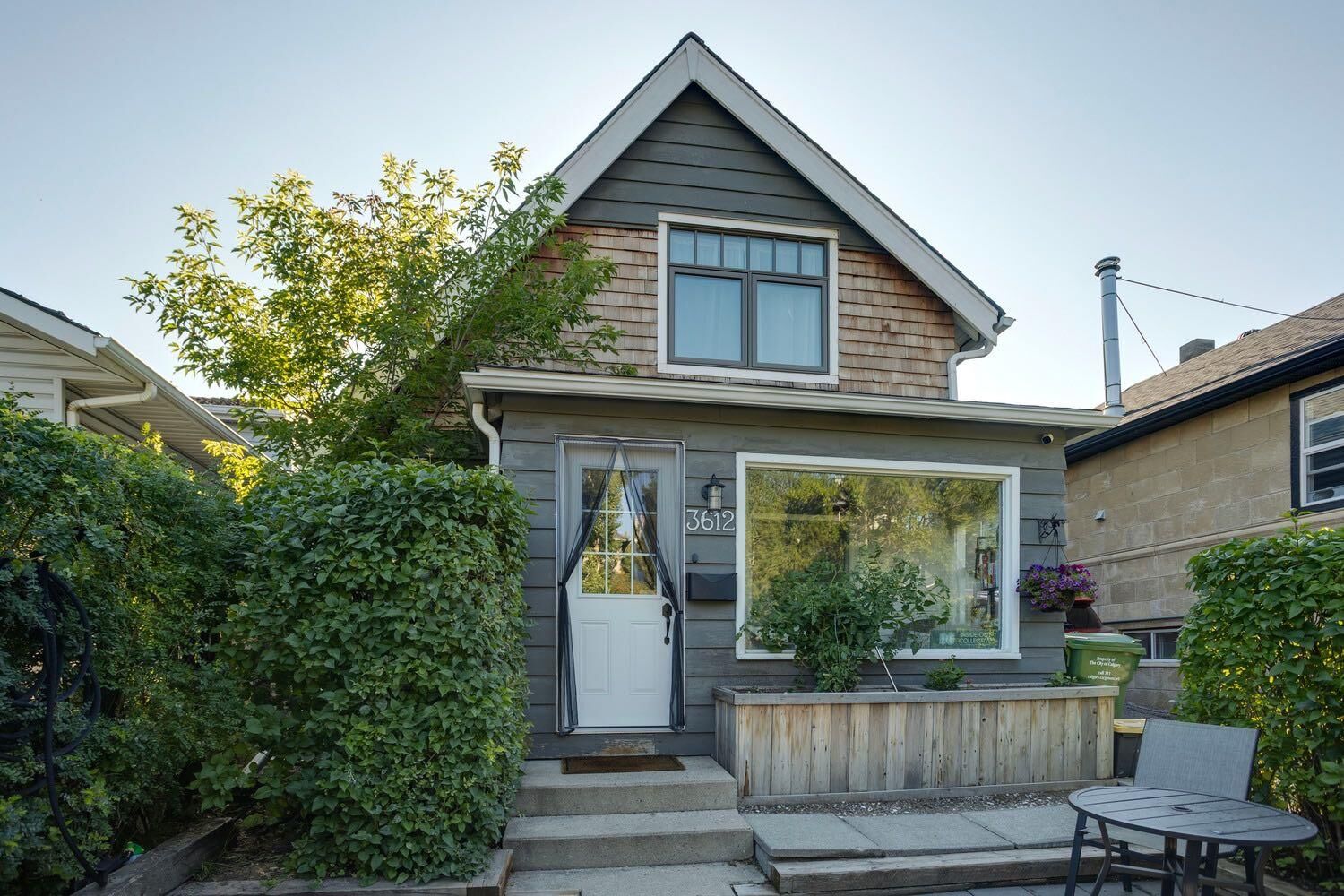 Property Photo:  3612 Parkhill Street SW  AB T2S 0H6 