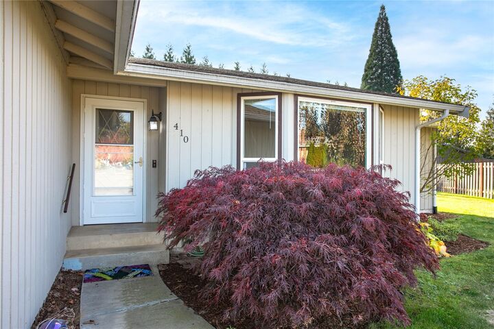 Property Photo:  410  Cascade Way  WA 98264 