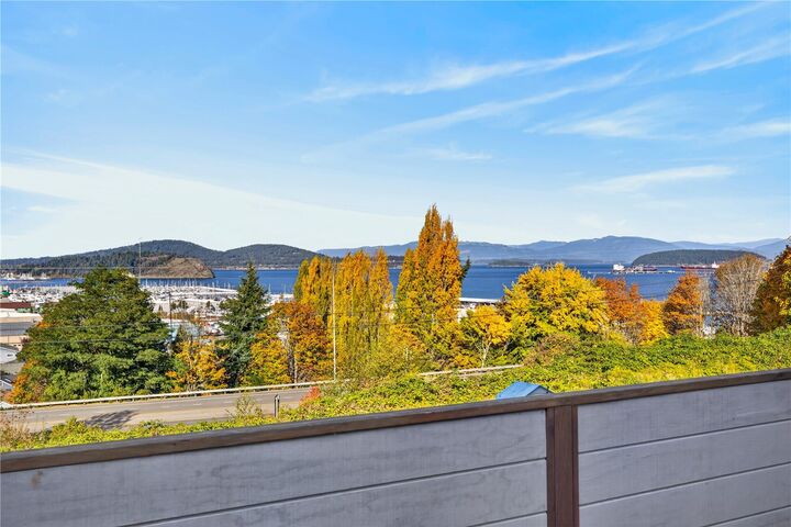 Property Photo:  513  37th Street  WA 98221 