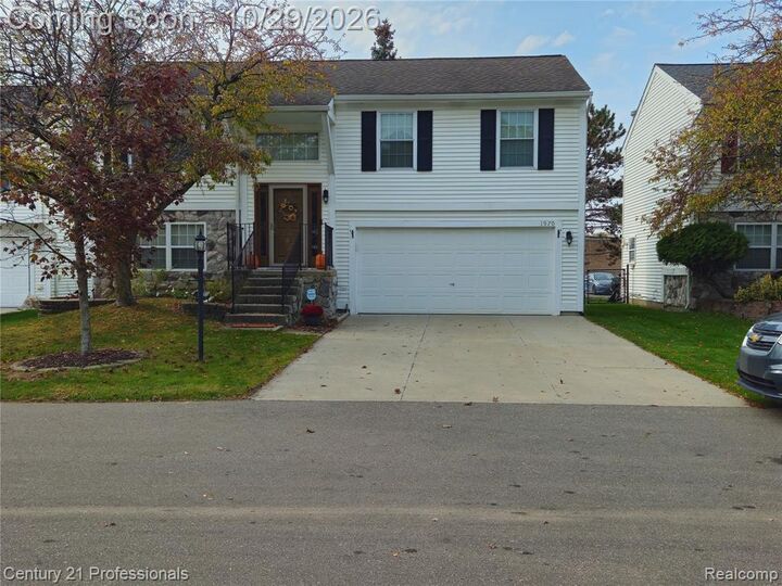 Property Photo:  1970 W Williams Circle  MI 48186 
