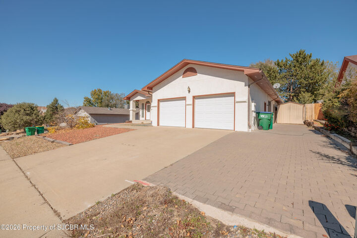 Property Photo: 612 Teton Drive NM 87401