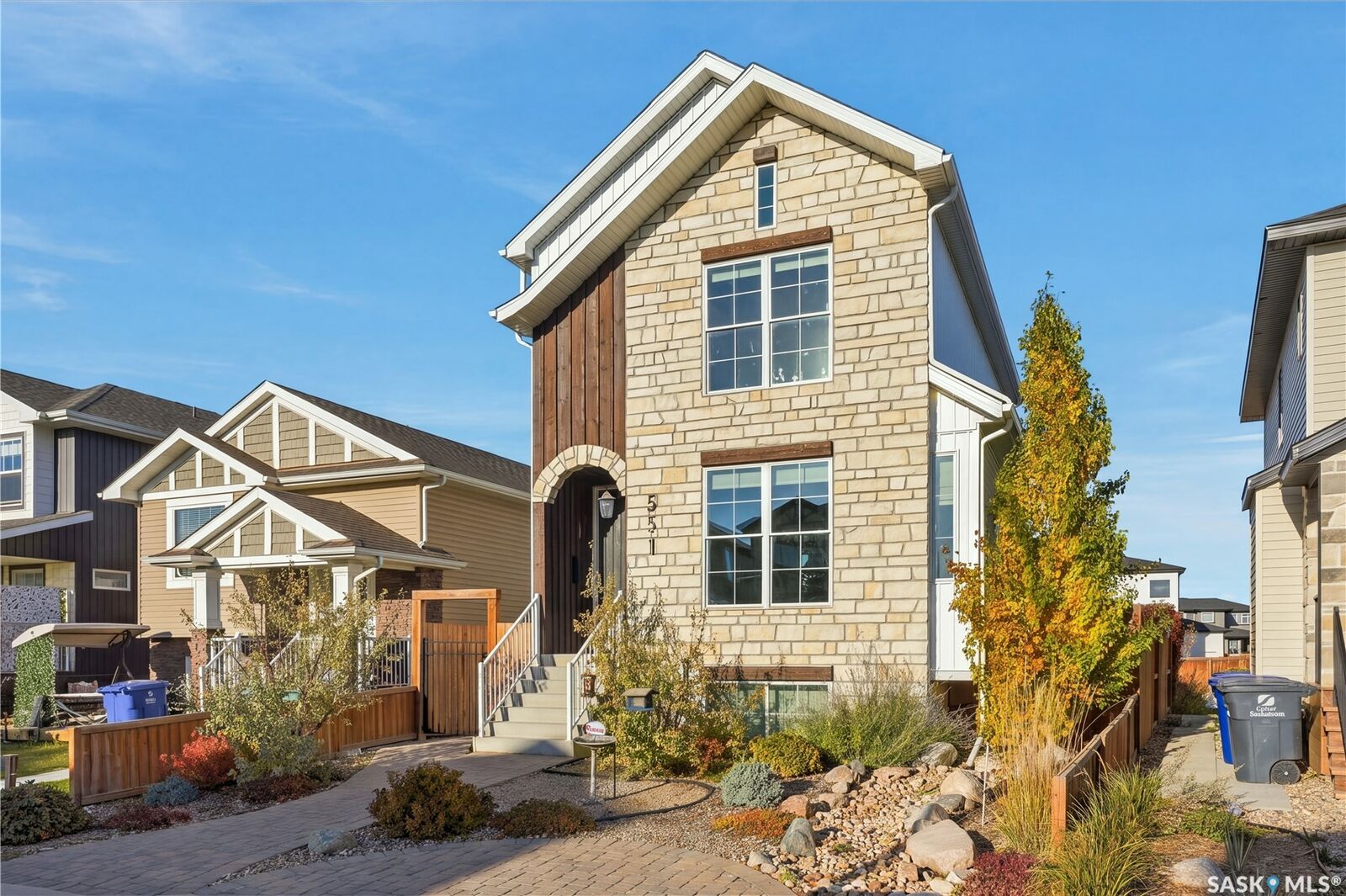 Property Photo:  551 Fast Way  SK S7W 0X1 