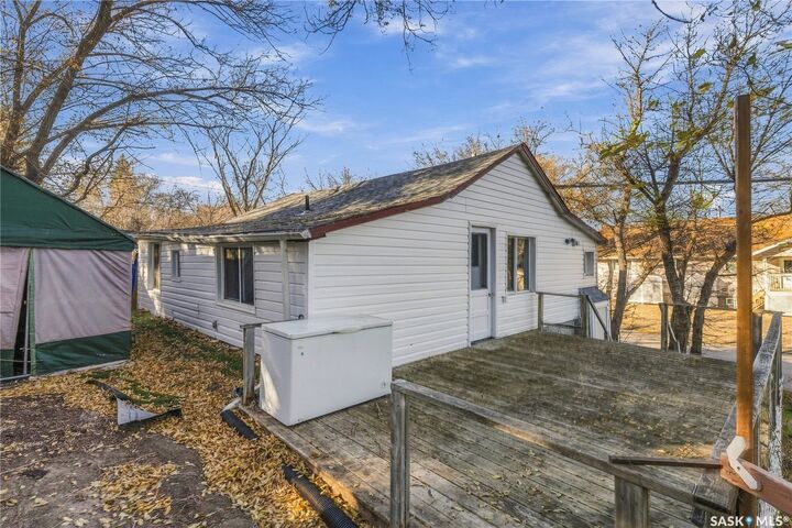Property Photo:  317 2nd Avenue  SK S0G 4C0 