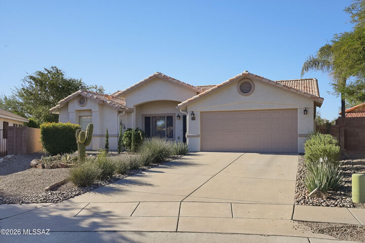 Property Photo:  570 S Slate Mountain Drive  AZ 85748 