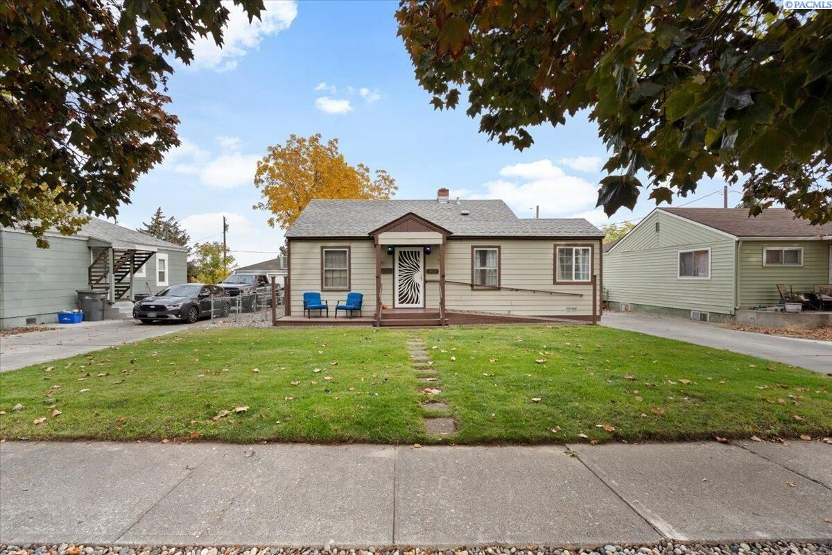 Property Photo: 911 S Alder WA 99336