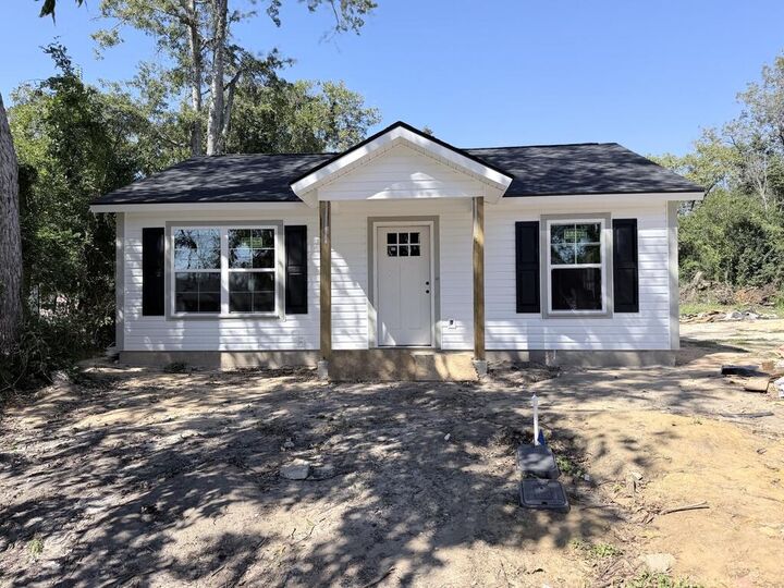 Property Photo: 320 W Jerger Street GA 31792