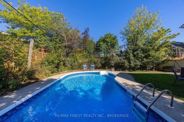 Property Photo:  125 James Street  ON K7K 1Z5 