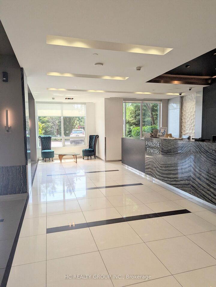 Property Photo:  7165 Yonge Street 111  ON L3T 0C5 
