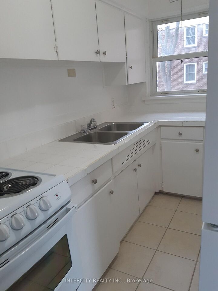 Property Photo: 5150 Wyandotte Street E P22 ON N8S 1L2