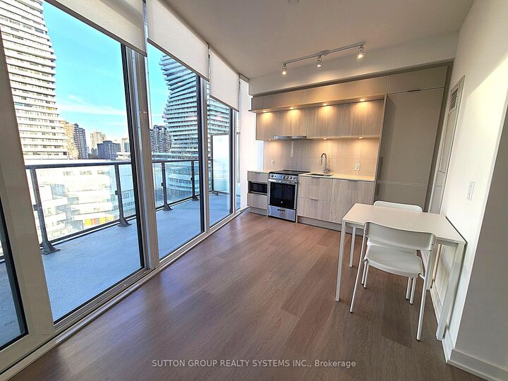 Property Photo:  448 Burnhamthorpe Road 704  ON L5B 0R4 