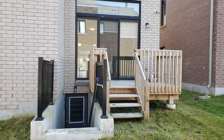 Property Photo:  2 Crows Nest Lane Bsmt  ON L1C 4A7 