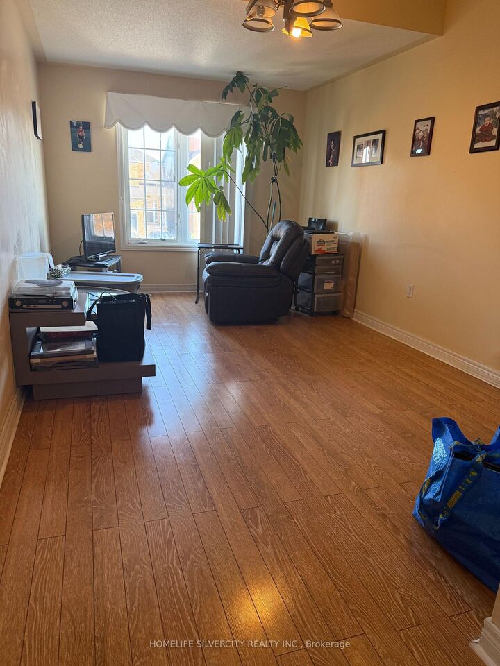 Property Photo:  6 Eastview Gate  ON L6P 1M6 