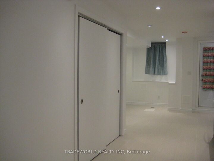 Property Photo: 765 Gerrard Street E Lower ON M4M 1Y5