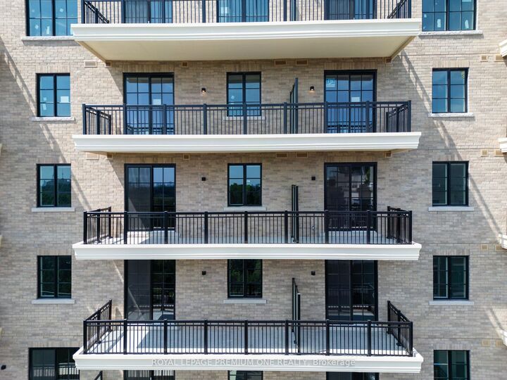 Property Photo:  38 Earlington Avenue W 205  ON M8X 0B6 