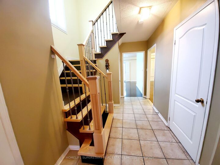 Property Photo: 6096 Windfleet Crescent ON L5V 2Z6