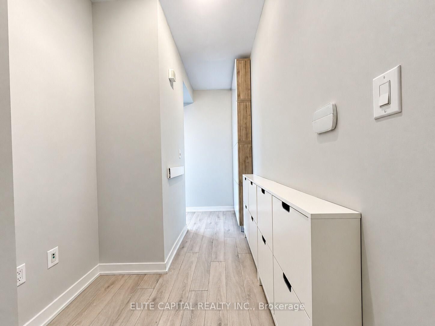 Property Photo:  25 Capreol Court 4007  ON M5V 3Z7 