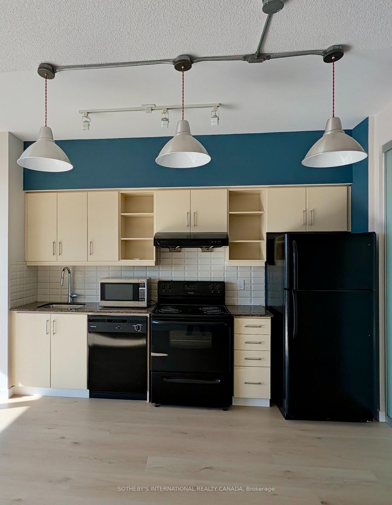 Property Photo: 160 Vanderhoof Avenue 207 ON M4G 0B7