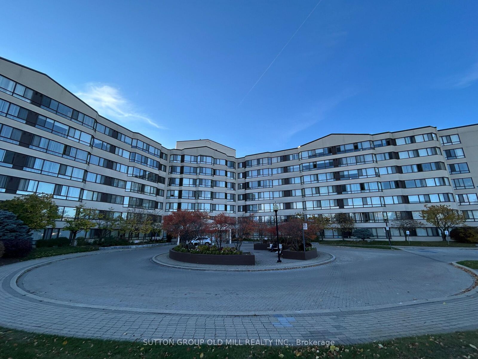Property Photo:  1001 Cedarglen Gate 609  ON L5C 4R2 