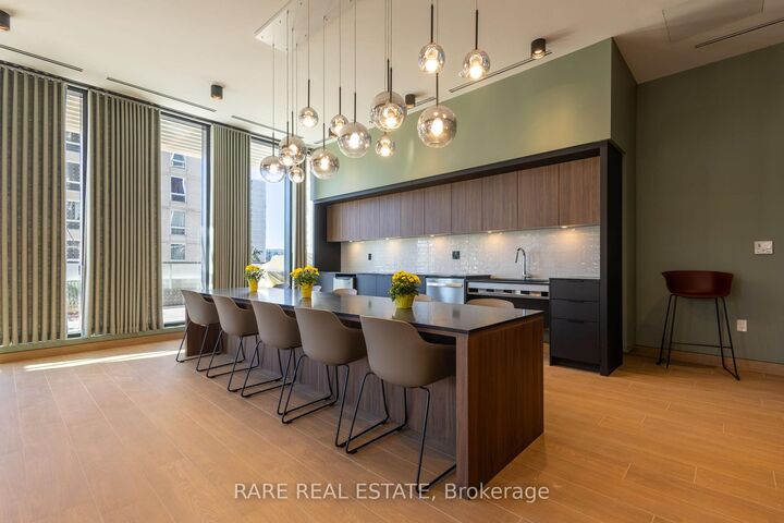 Property Photo:  235 Ballioll Street 902  ON M4S 1C7 