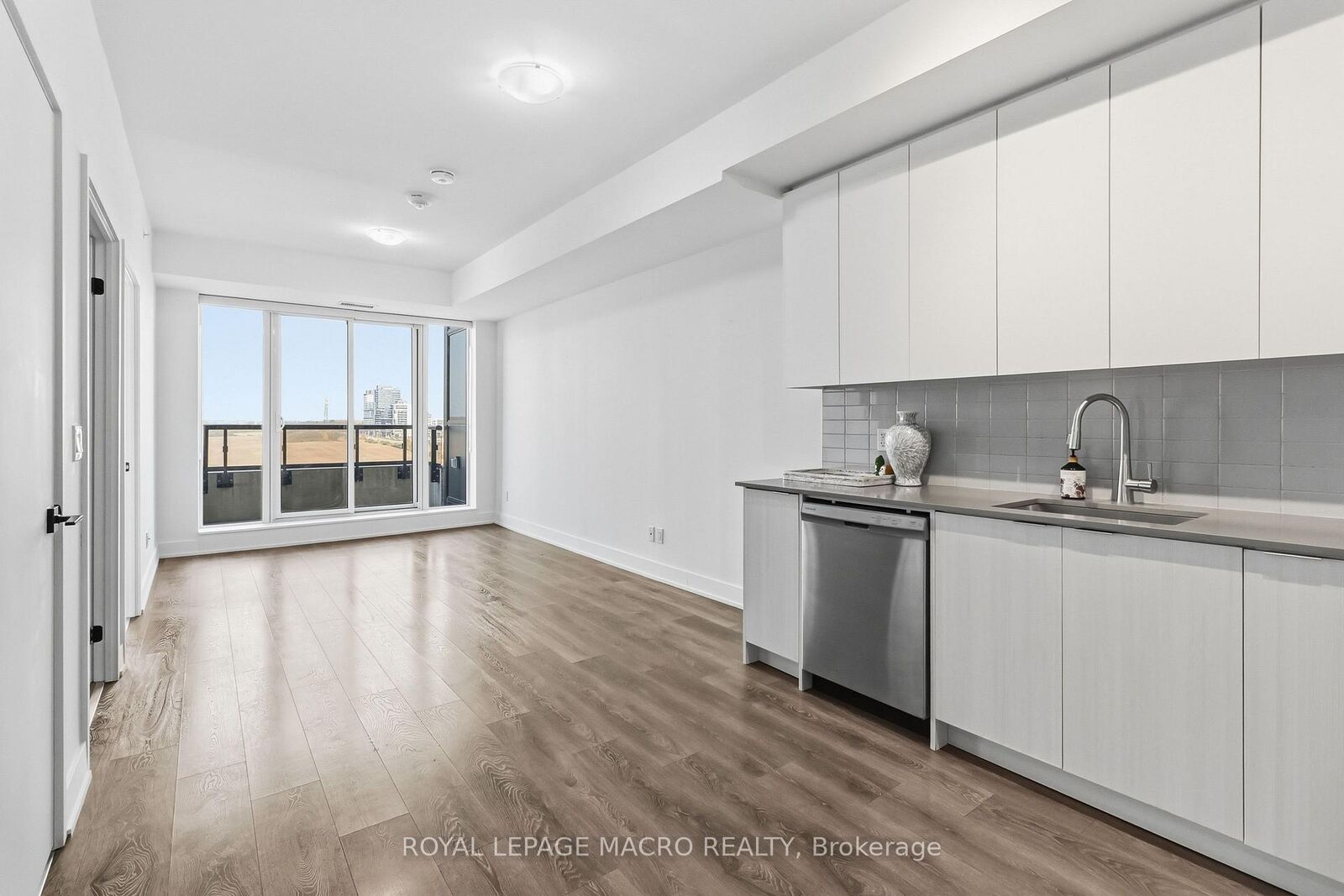 Property Photo:  2489 Taunton Road 815  ON L6H 3R9 