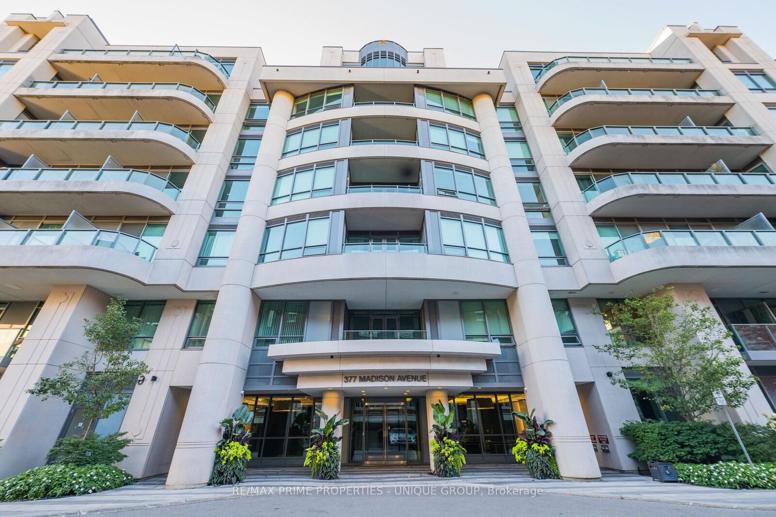 Property Photo:  377 Madison Avenue 412  ON M4V 3E1 