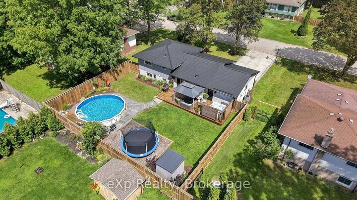 Property Photo:  541 Oakview Crescent  ON N0G 2L2 