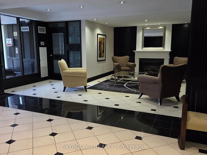 Property Photo:  22 Southport Street W 923  ON M6S 4Y9 