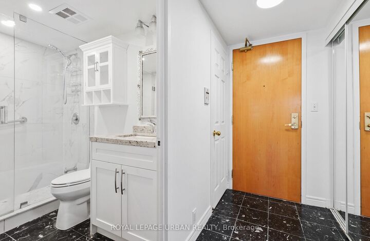 Property Photo:  43 Eglinton Avenue E 506  ON M4P 1A2 