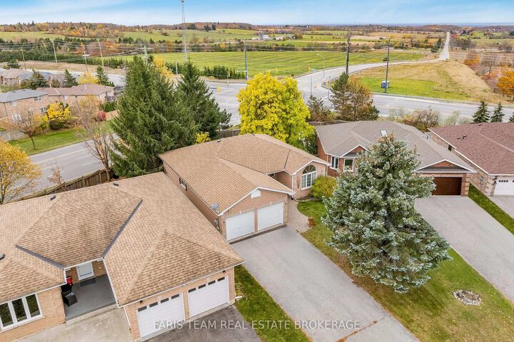 Property Photo:  26 Sundew Drive  ON L4N 9L8 