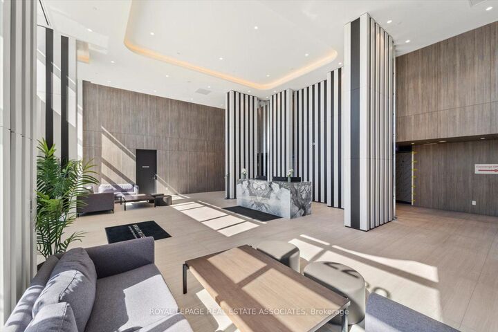 Property Photo:  220 Missinnihe Way 1309  ON L5H 0A9 