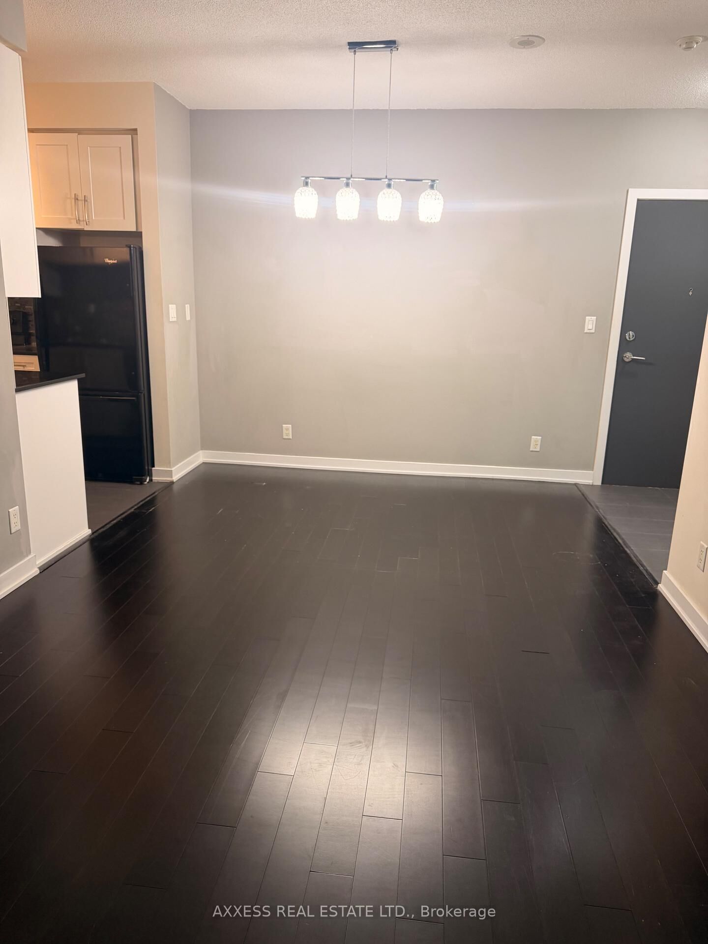 Property Photo:  4070 Confederation Parkway 211  ON L5B 0E9 