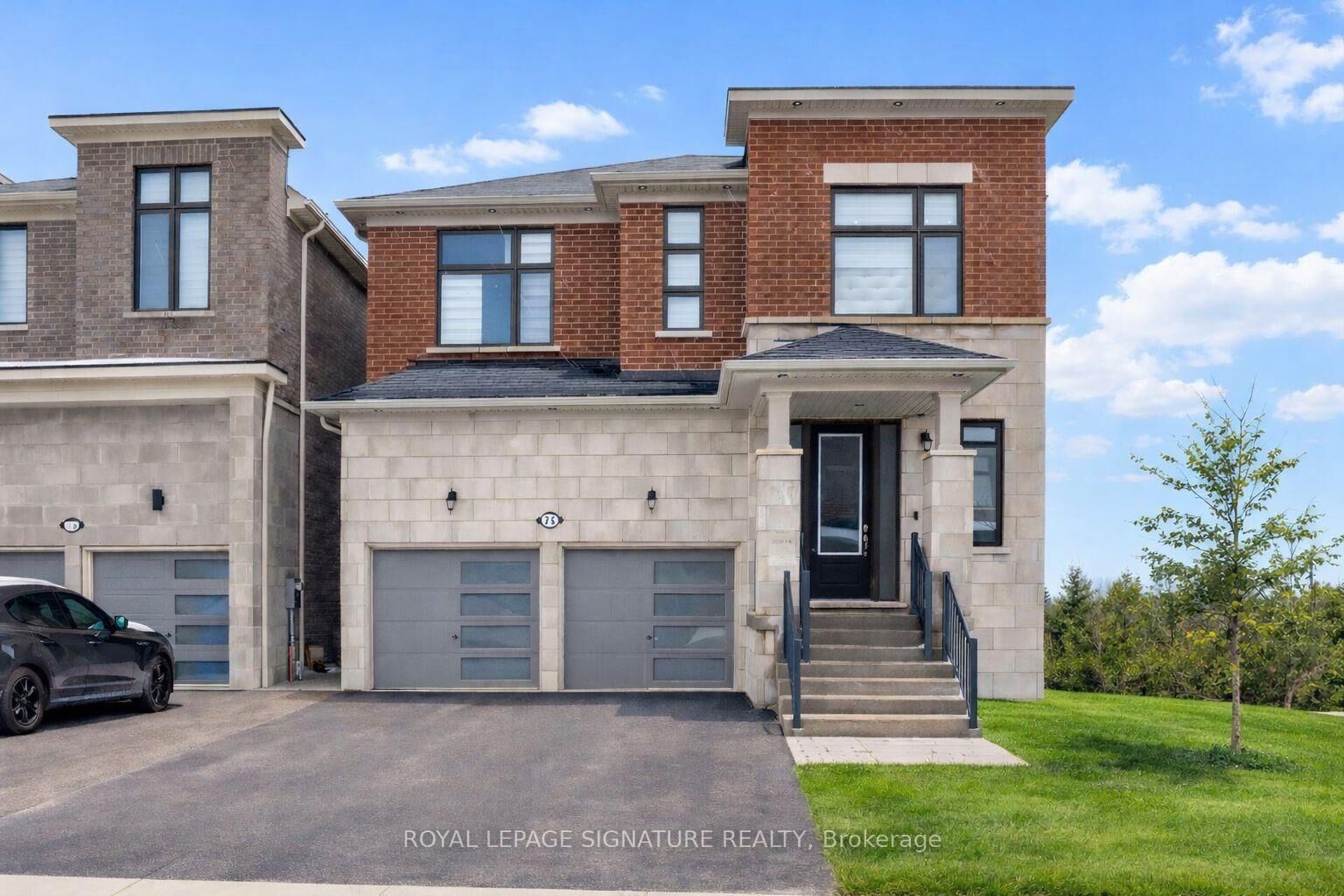 Property Photo: 71 Maple Fields Circle ON L4G 3X6