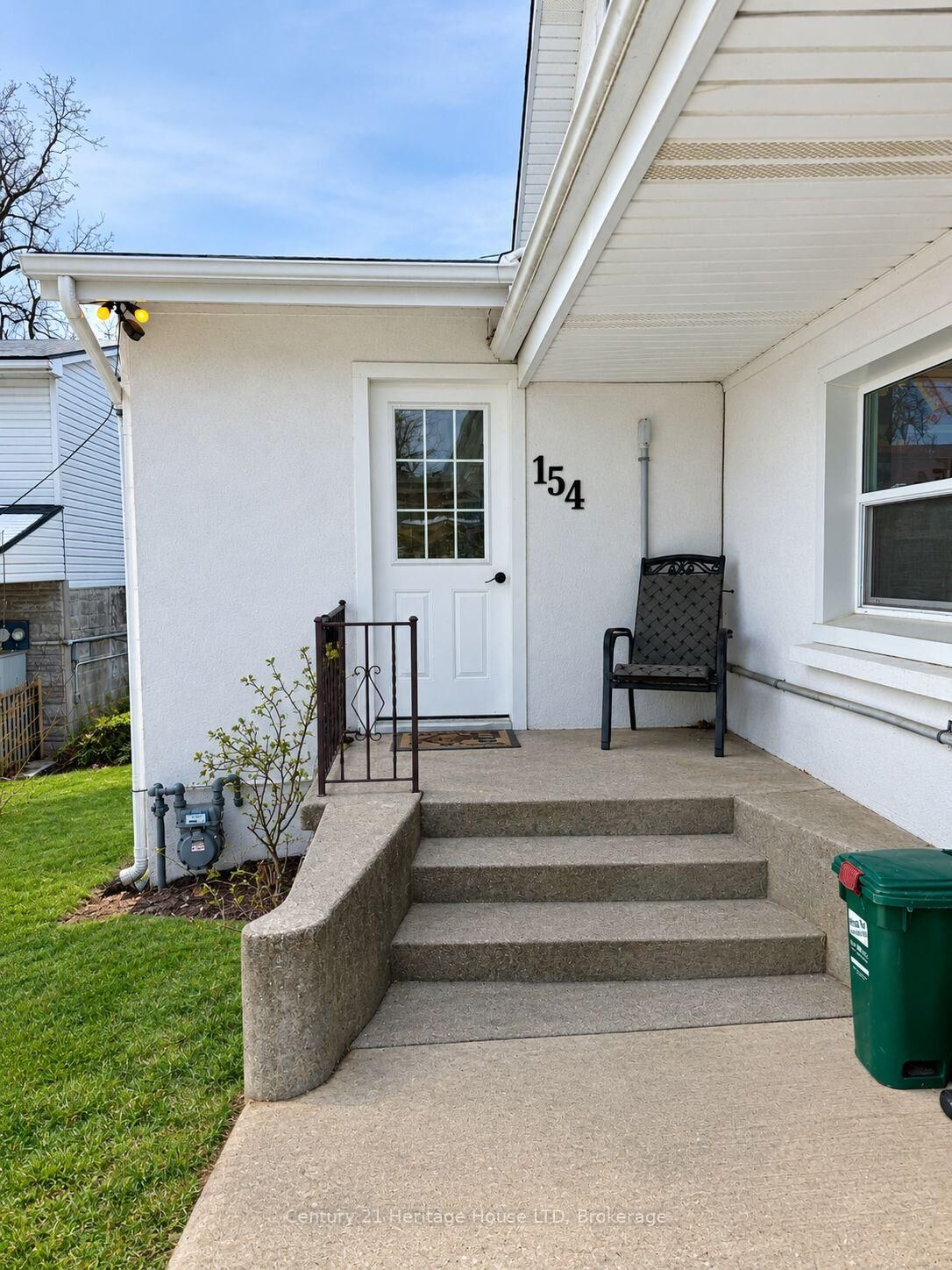 Property Photo:  154 Ridge Road N Studio  ON L0S 1N0 