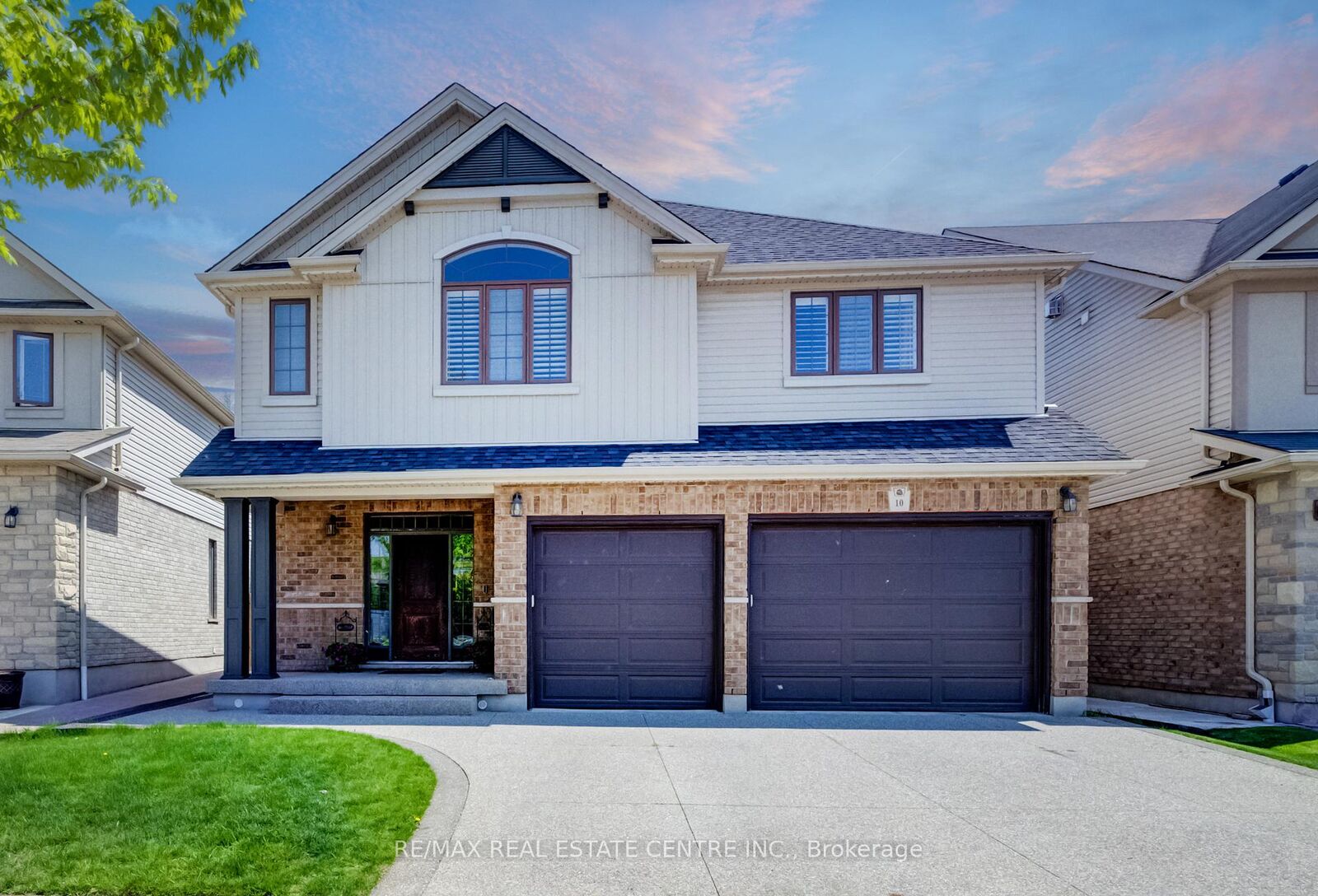 Property Photo:  10 Deer Creek Street  ON N2A 0E7 