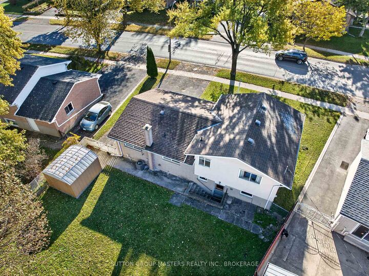 Property Photo:  91 Conacher Drive  ON K7K 2W6 
