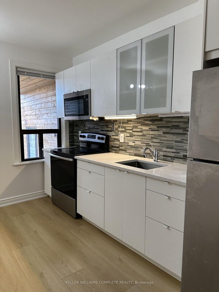 Property Photo: 135 Hope Street 1 ON M6E 1K2