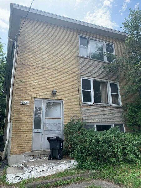 Property Photo: 2983 Lawrence Avenue E ON M1P 2V6