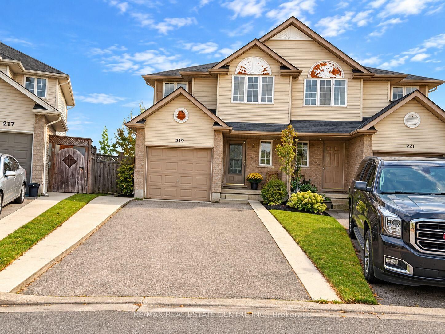 Property Photo:  219 Britton Place  ON N2C 2T3 