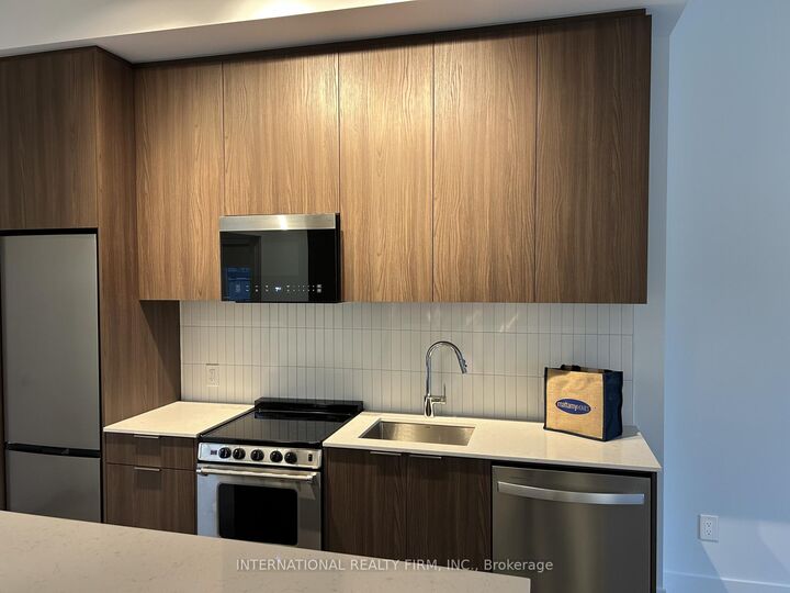 Property Photo:  3008 William Cutmore Boulevard 719  ON L6H 8A4 
