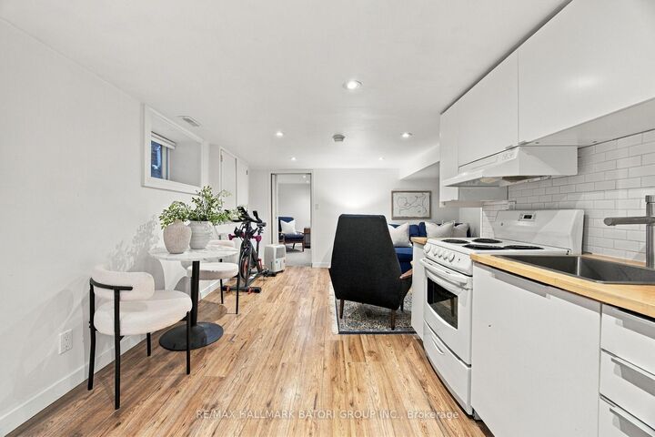 Property Photo:  58 Ellsworth Avenue Lower  ON M6G 2K3 